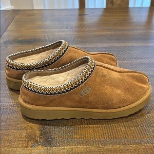 UGG Tasman Women’s Slippers - size 9 - color Chesnut
